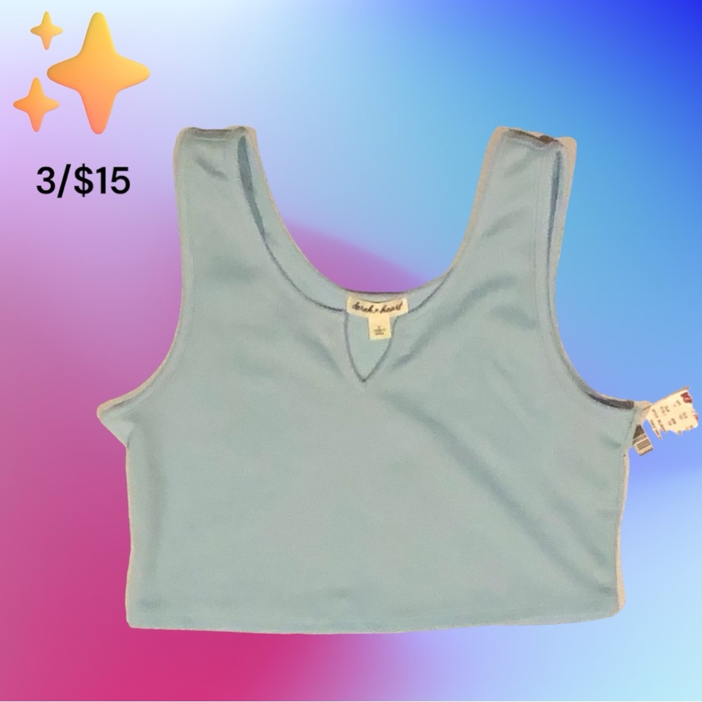 ✨Derek Heart Crop Top w/small “v” cut at the neck. Light Blue, Size Medium-NWT